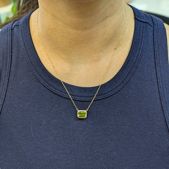 2.34cts Peridot Necklace in 14K Solid Gold with Natural Diamond Halo - Picture 3 of 9